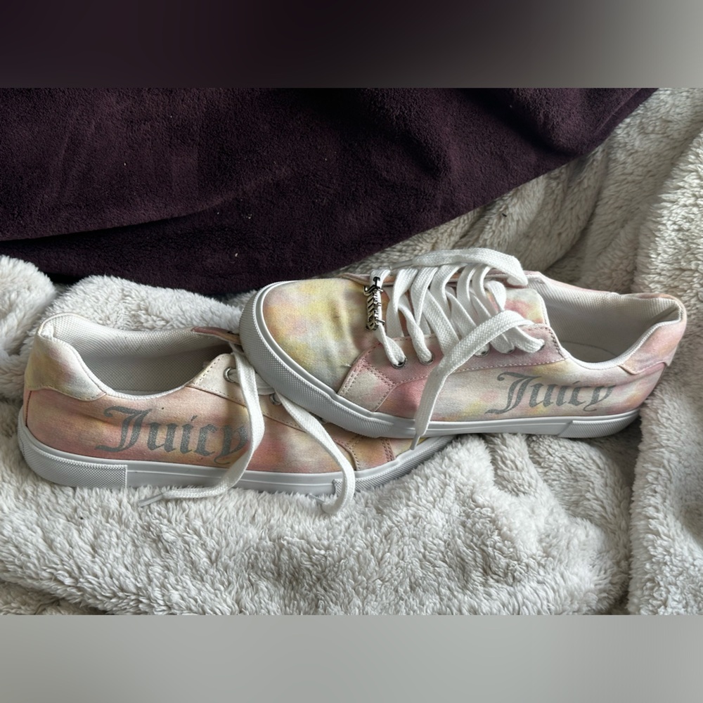 Juicy pink shoes size 9